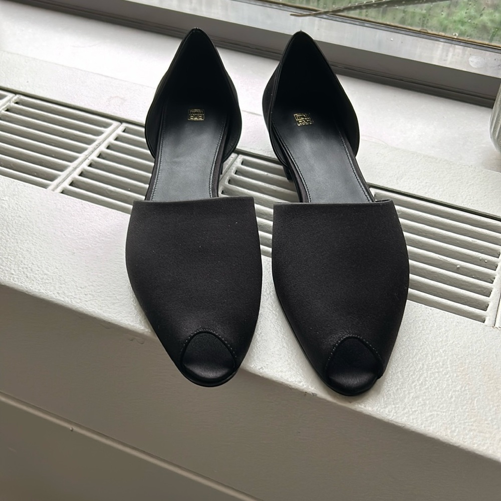 TOTEME beautiful satin peep toe flats, size 38